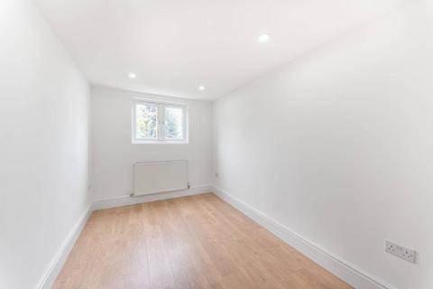 3 bedroom flat to rent, Wells House Road, North Acton, London, NW10