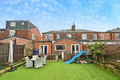4 bedroom semi-detached house for sale, Manchester Road, Bury