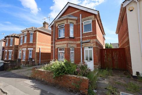 5 bedroom detached house to rent, Parker Road, Bournemouth BH9