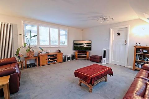 3 bedroom semi-detached house for sale, Southwold Crescent, Benfleet