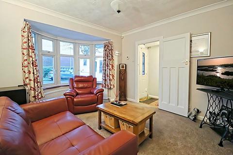 3 bedroom semi-detached house for sale, Southwold Crescent, Benfleet
