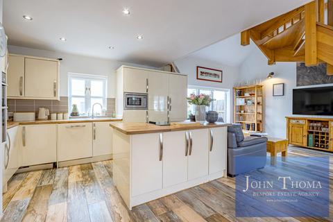 2 bedroom semi-detached house for sale, Abridge Road CM16