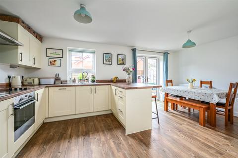 4 bedroom detached house for sale, Viney Close, Hampshire RG27