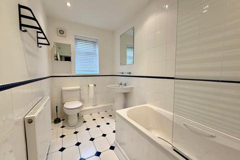undefined, The Avenue, Roundhay, Leeds, West Yorkshire, UK, LS8