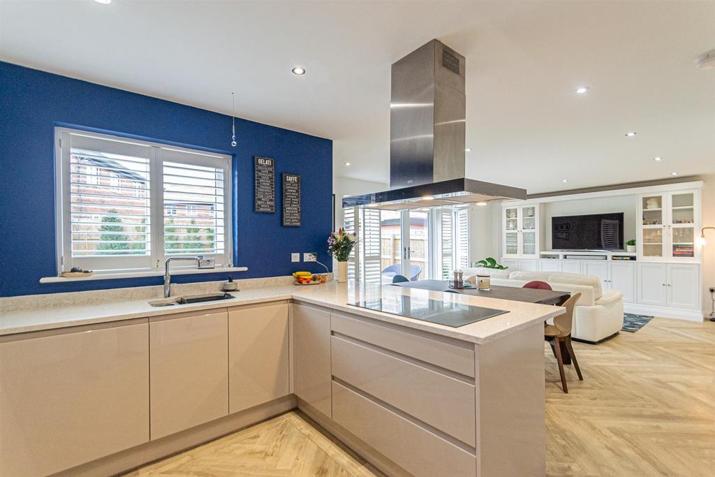 Breakfast Kitchen, Dining Area &amp; Family Room