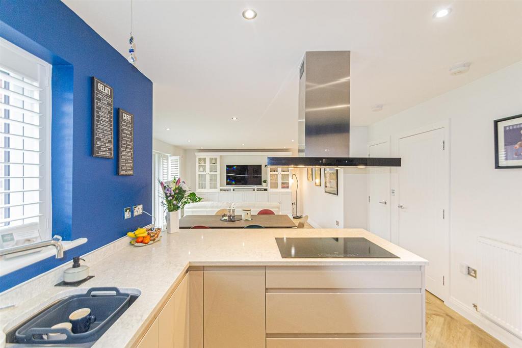 Breakfast Kitchen, Dining Area &amp; Family Room
