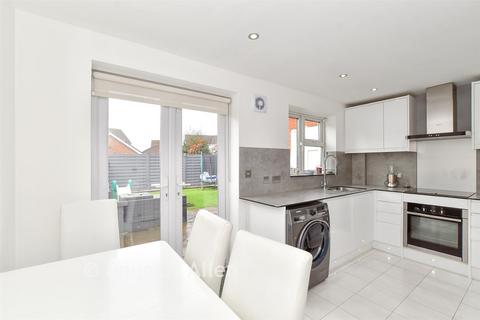 2 bedroom end of terrace house for sale, Burrows Chase, Waltham Abbey, Essex