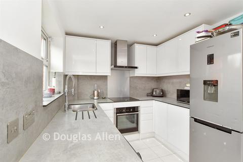 2 bedroom end of terrace house for sale, Burrows Chase, Waltham Abbey EN9