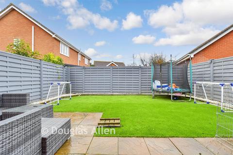 2 bedroom end of terrace house for sale, Burrows Chase, Waltham Abbey EN9
