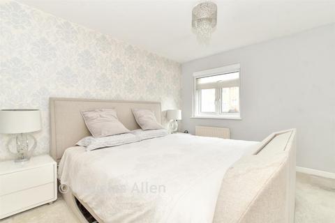 undefined, Burrows Chase, Waltham Abbey EN9