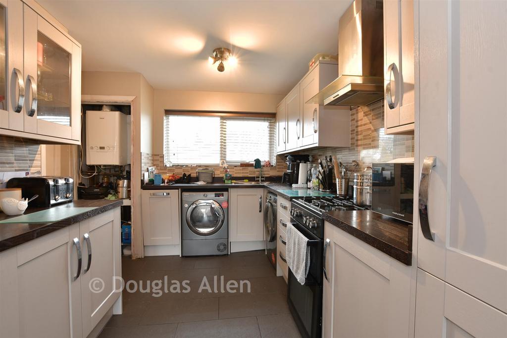 Kitchen/ Dining Room