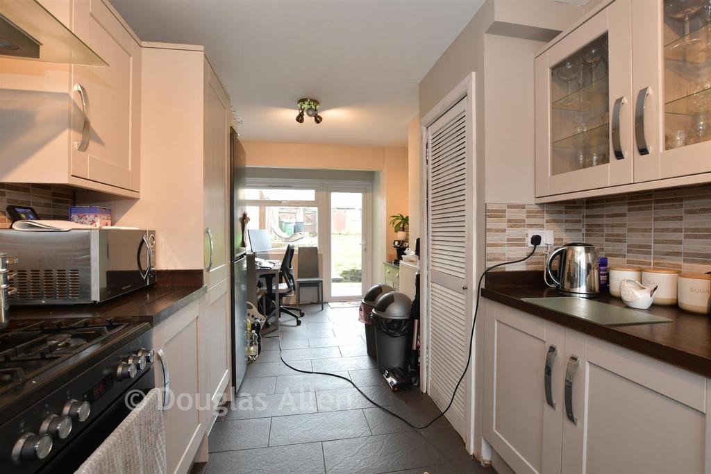 Kitchen/ Dining Room