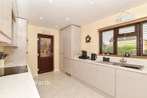 4 bedroom detached house for sale, Chaffinch Way, Tonbridge TN12