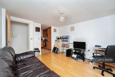 1 bedroom flat to rent, Rosemoor House, London, W13