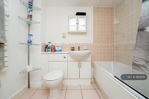 1 bedroom flat to rent, Rosemoor House - West Ealing, London, W13