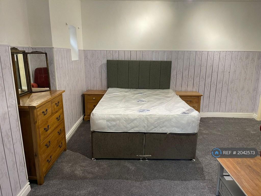Living-Room / Bedroom