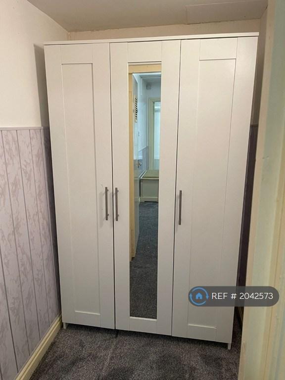 Walk-In Closet Room
