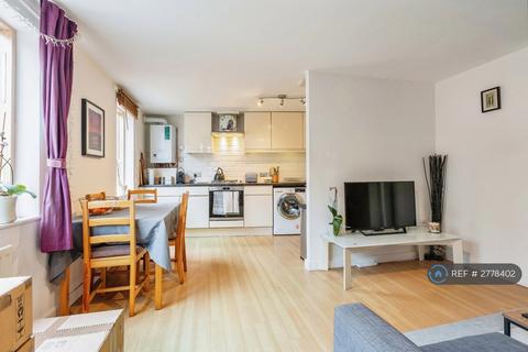 2 bedroom flat to rent, Athol Court, London, N4