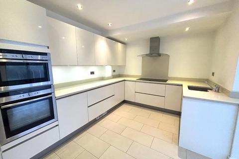 5 bedroom detached house for sale, Old Bedford Road Area, Luton LU2