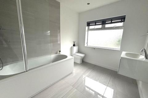 5 bedroom detached house for sale, Old Bedford Road Area, Luton LU2