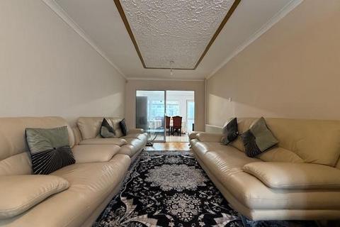3 bedroom semi-detached house to rent, Marvel Avenue, Hayes, UB4 0QS