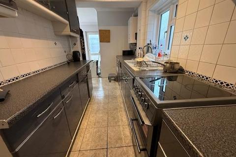 3 bedroom semi-detached house to rent, Marvel Avenue, Hayes, UB4 0QS