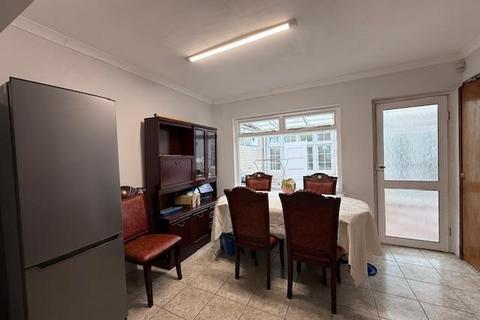 3 bedroom semi-detached house to rent, Marvel Avenue, Hayes, UB4 0QS