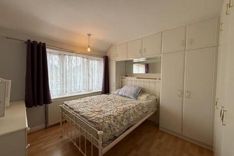 3 bedroom semi-detached house to rent, Marvel Avenue, Hayes, UB4 0QS