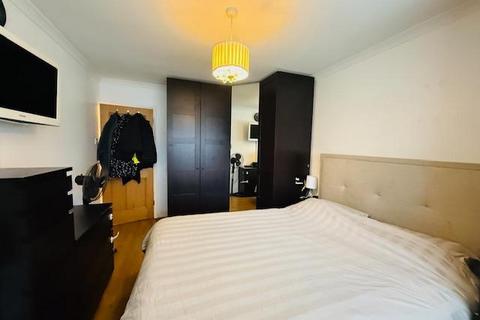 2 bedroom flat to rent, Tithe Court, Langley, SL3 8AS