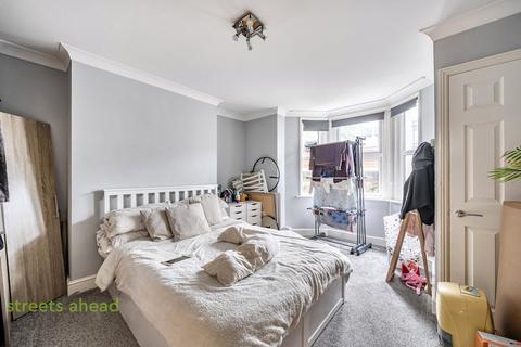 2 bedroom apartment to rent, Addiscombe Road, Croydon, CR0