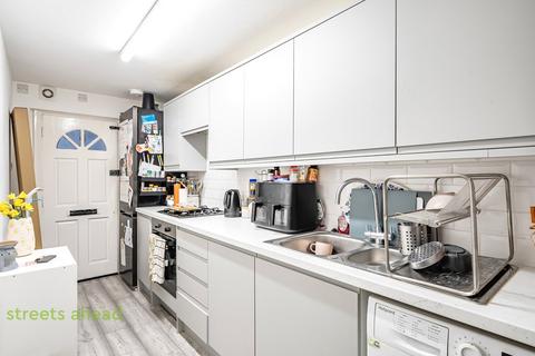 2 bedroom apartment to rent, Addiscombe Road, Croydon, CR0