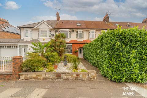 Halstead Road, Winchmore Hill, N21