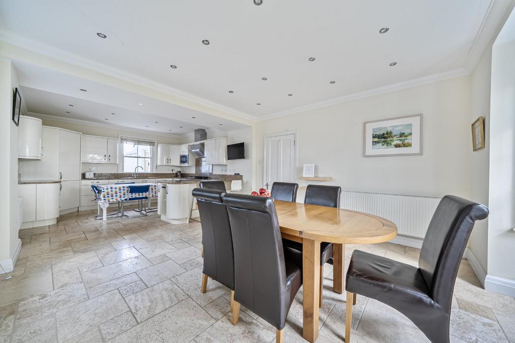 Kitchen/Dining Area