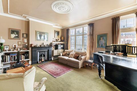 4 bedroom terraced house for sale, Broomhouse Road, London