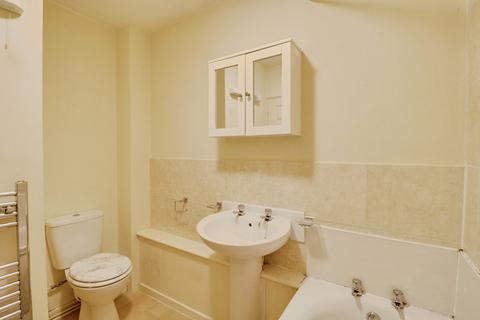 1 bedroom flat to rent, Hazelwood, Benfleet, SS7
