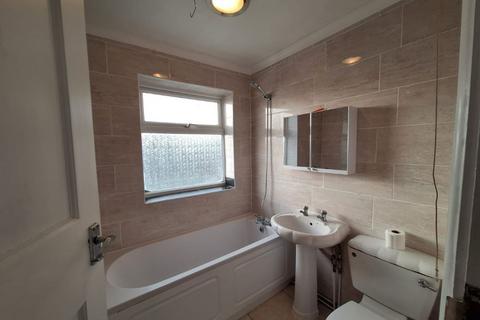 3 bedroom semi-detached house to rent, Edgware  HA8