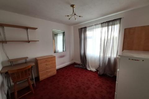 3 bedroom semi-detached house to rent, Edgware  HA8