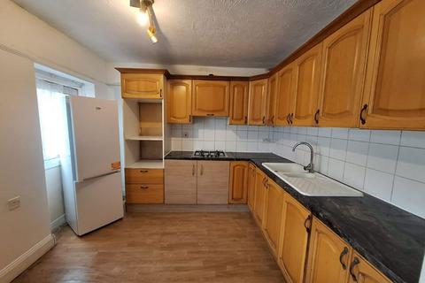 3 bedroom semi-detached house to rent, Edgware  HA8