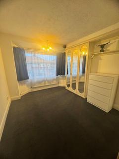 3 bedroom semi-detached house to rent, Edgware  HA8
