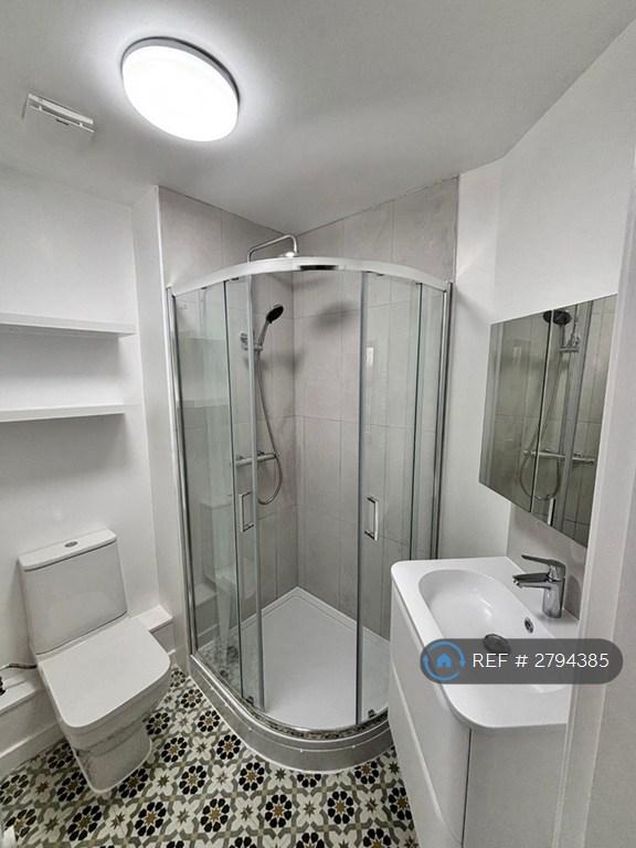 Main Bed Ensuite
