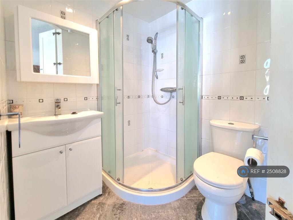 Master Bedroom En-Suite