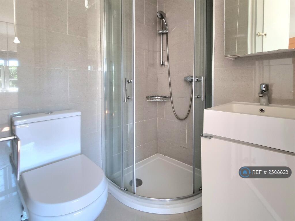 2nd Bedroom En-Suite