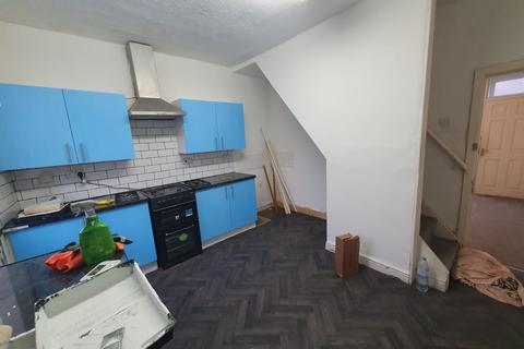 2 bedroom terraced house to rent, Longfield Road, Bolton