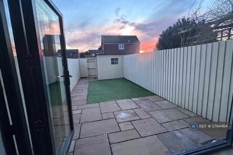 2 bedroom terraced house to rent, Handsworth Walk, Southport, PR8