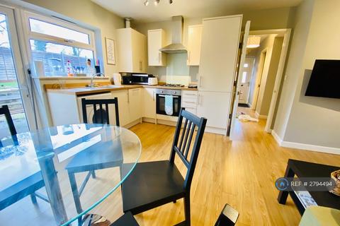 2 bedroom flat to rent, Newcastle Road, Reading, RG2