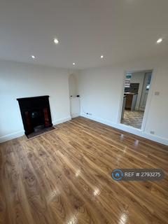 2 bedroom terraced house to rent, Butt Road, Colchester, CO3