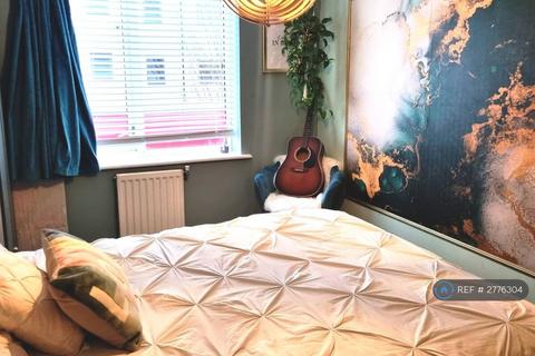 2 bedroom flat to rent, London, London, SE25