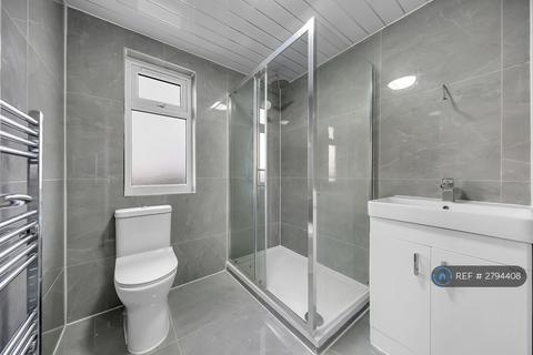 5 bedroom semi-detached house to rent, Rainham Road North, Dagenham, RM10