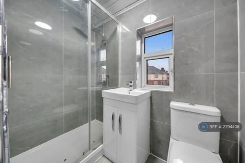 5 bedroom semi-detached house to rent, Rainham Road North, Dagenham, RM10