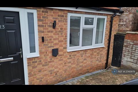 Studio to rent, Brampton Grove, Wembley, HA9